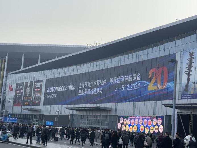 Hengda staffs took part in 2024 Automechanika Shanghai